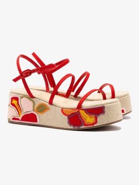 Larroude Gio Flatform Sandal In Scarlet
Raffia and Hibiscus Embroidery Size 11